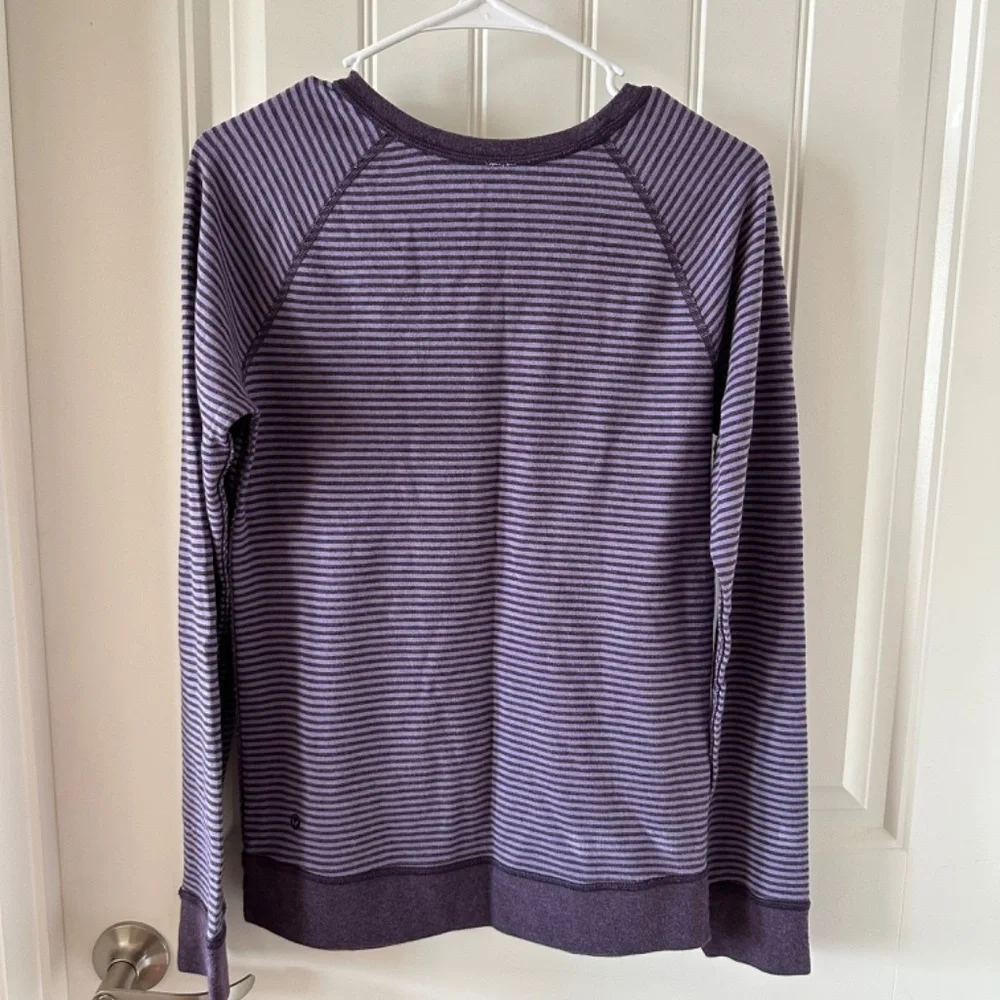Lululemon Athletic Reversible Stripe Crew Neck Long Sleeve Top Shirt Purple - Picture 2 of 12